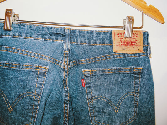 Bootcut Levi’s Superlow 518s