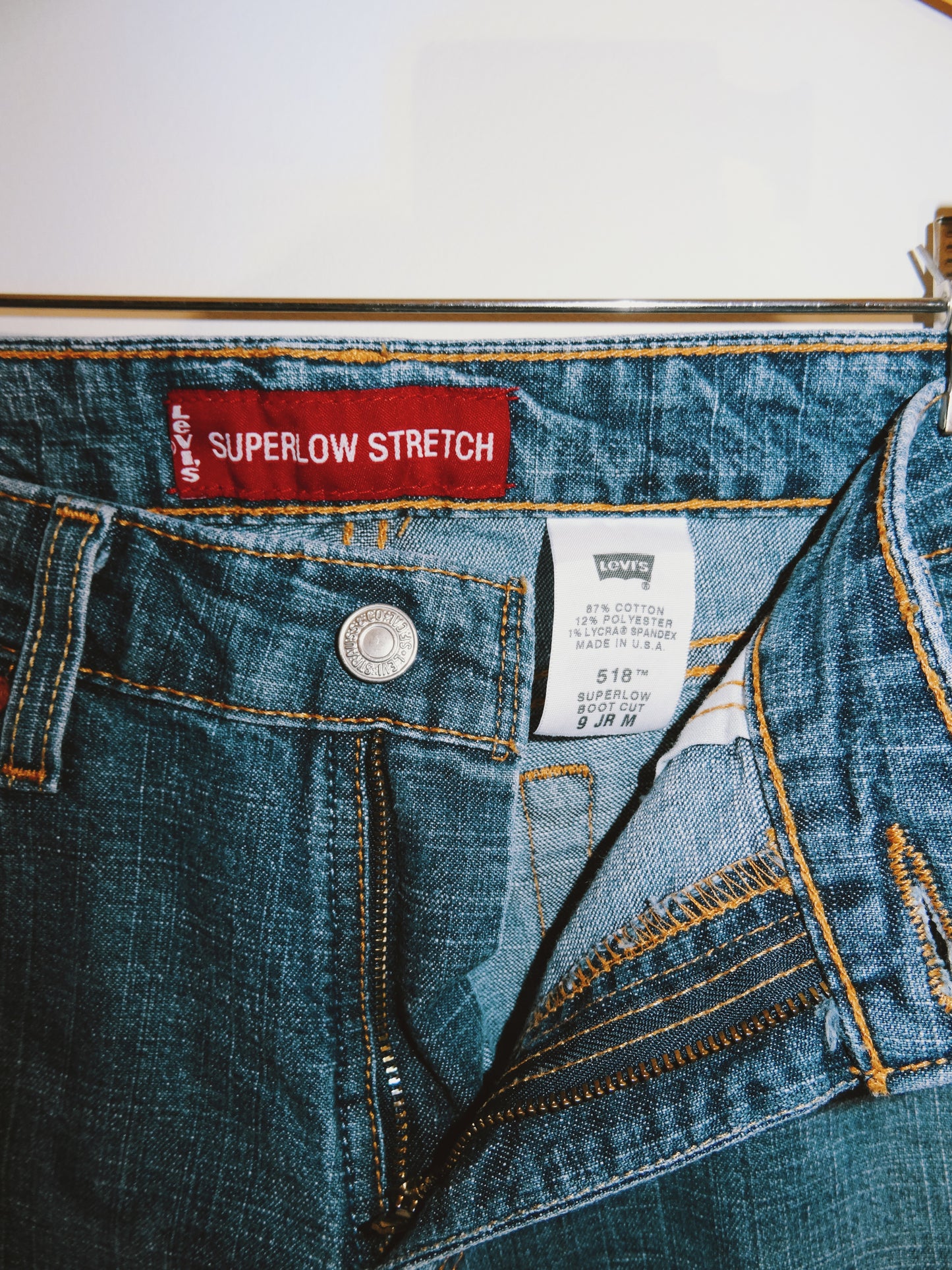 Bootcut Levi’s Superlow 518s