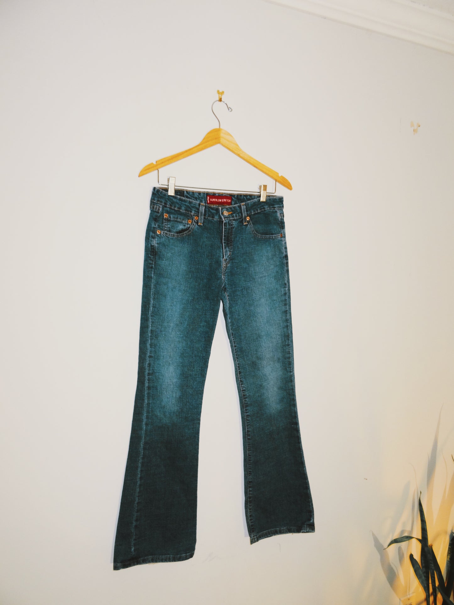 Bootcut Levi’s Superlow 518s