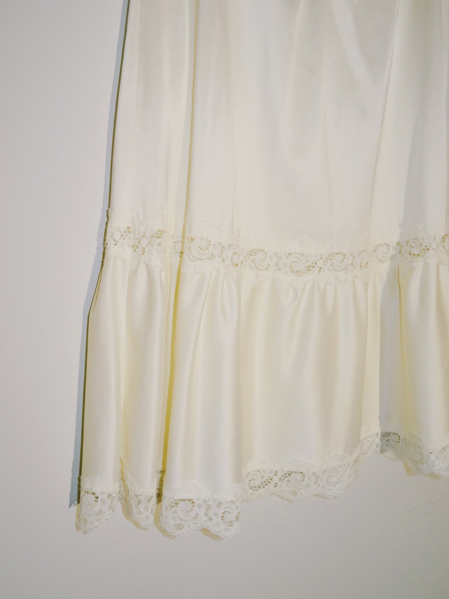 Vintage Off-White Lace Three Quarter Skirt (Size Small)