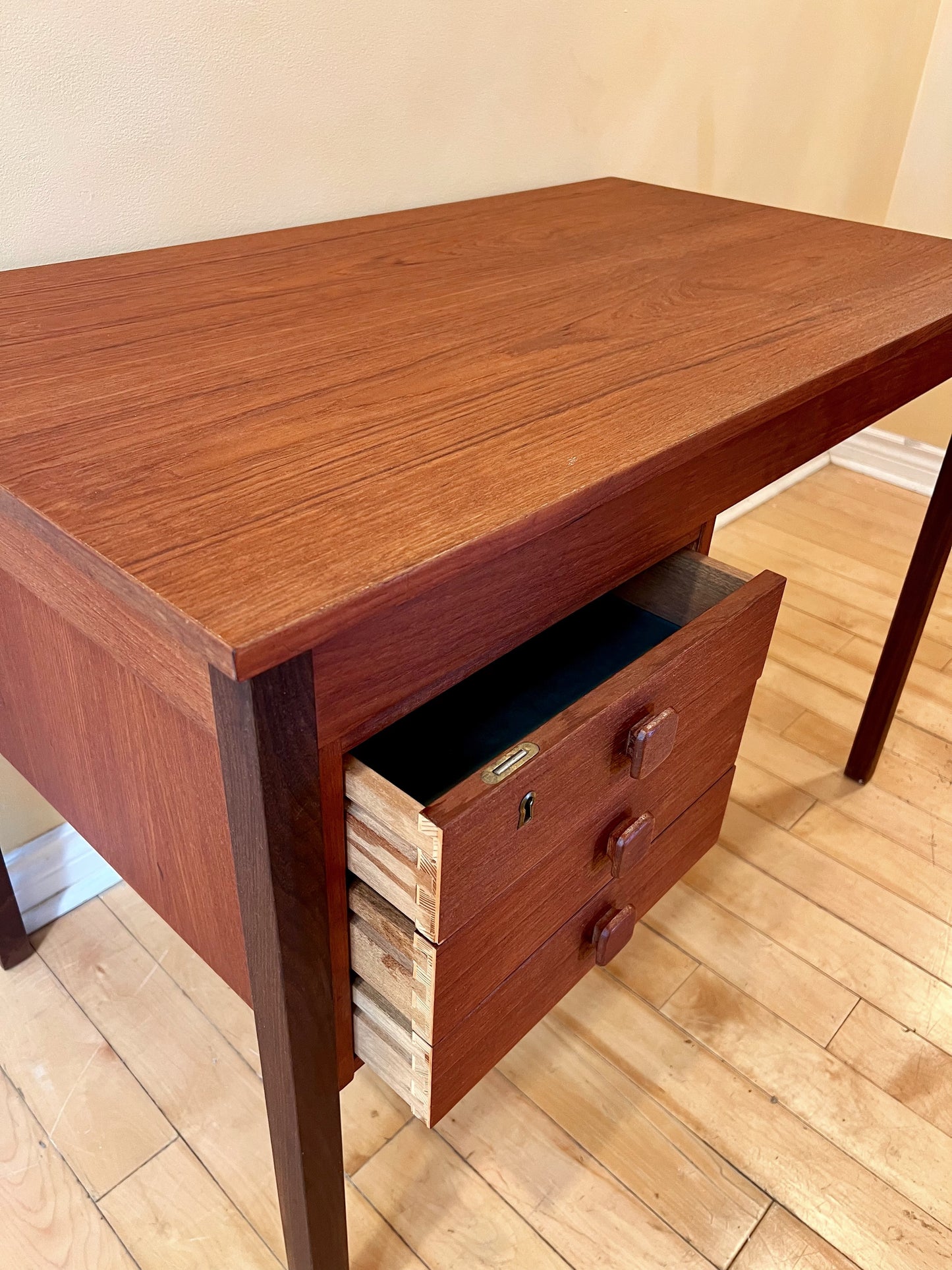 Compact Danish Teak Desk (Domino Møbler)