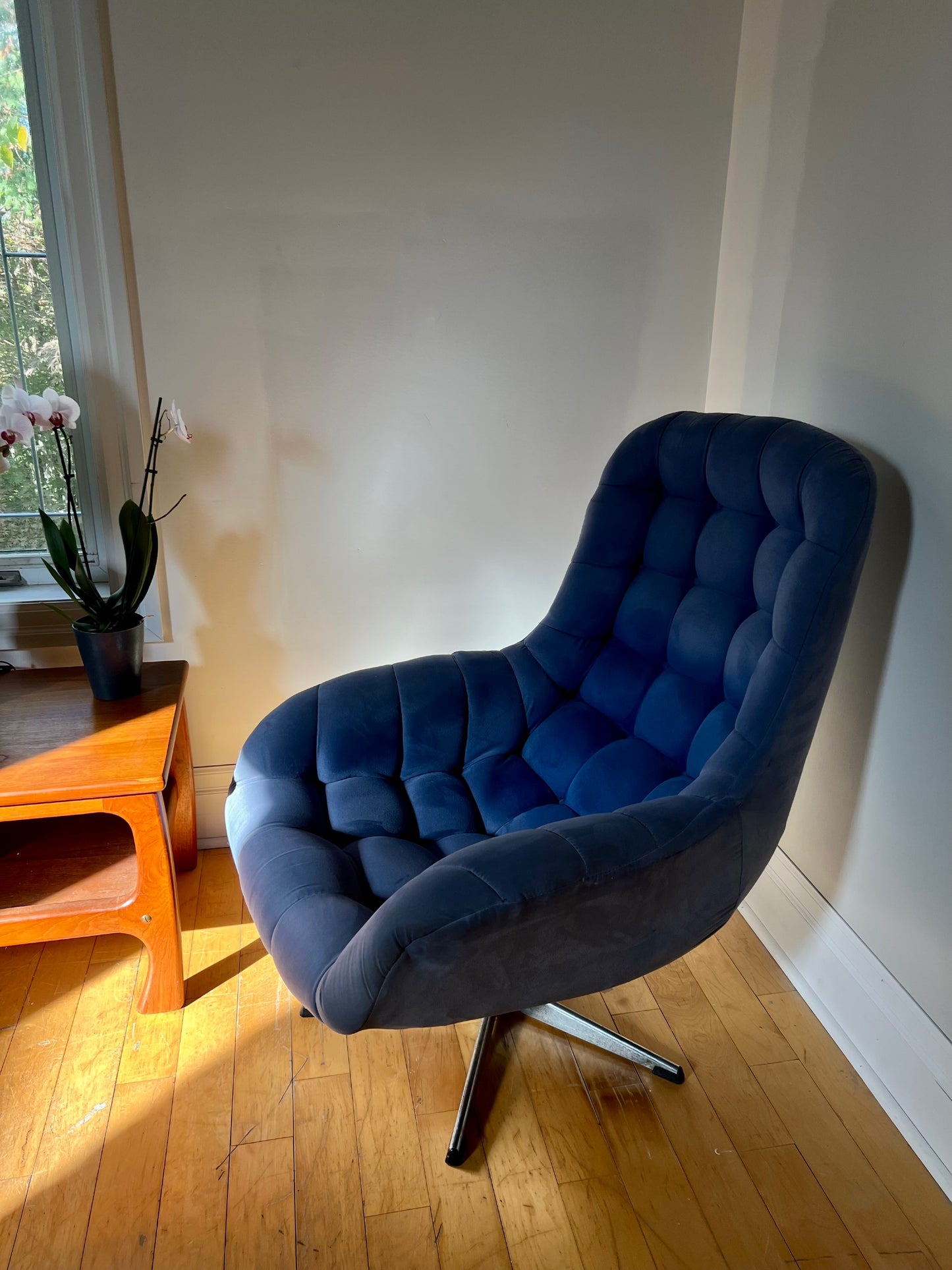 Frank Doerner Scoop Swivel Chair