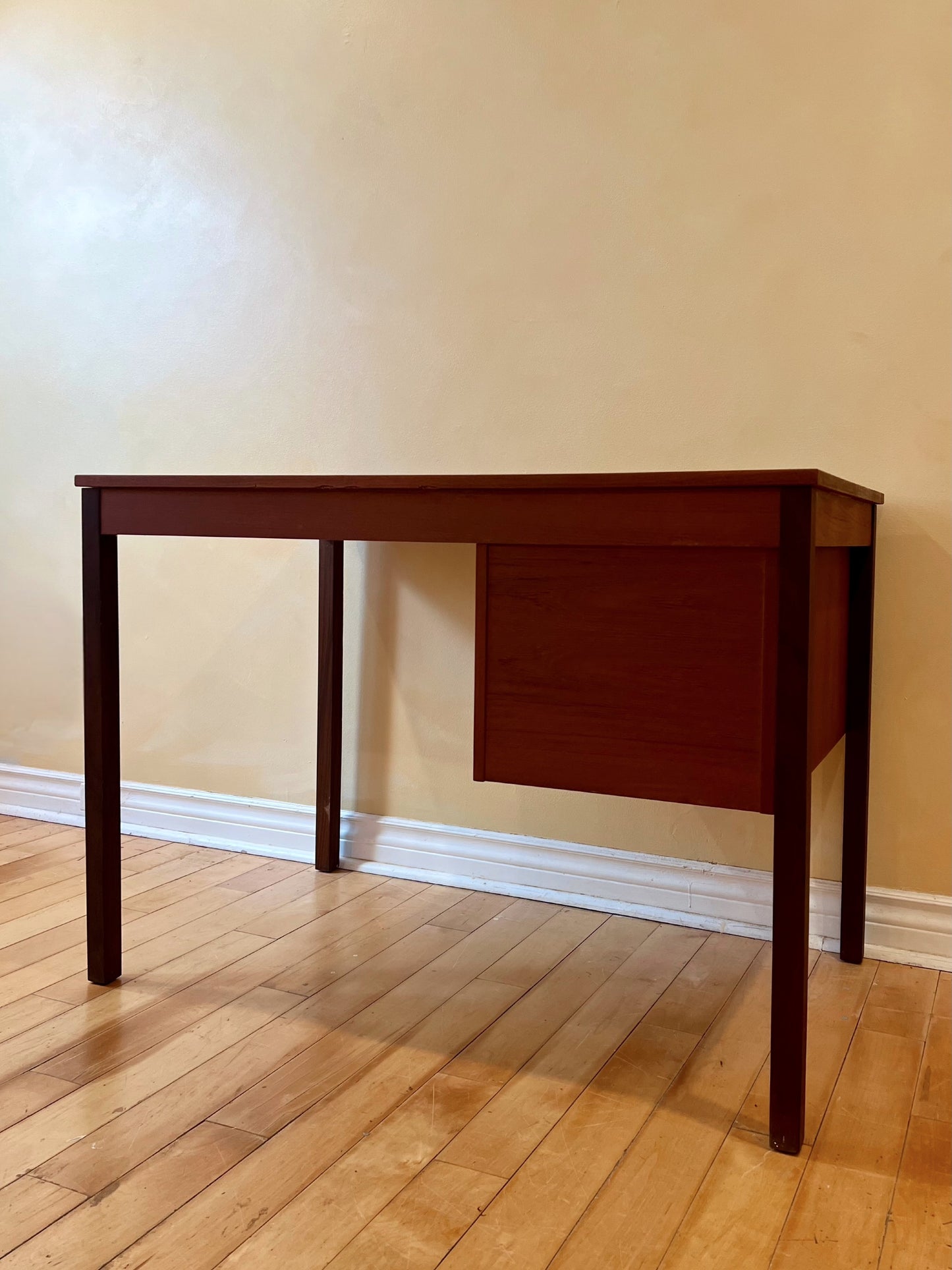 Compact Danish Teak Desk (Domino Møbler)