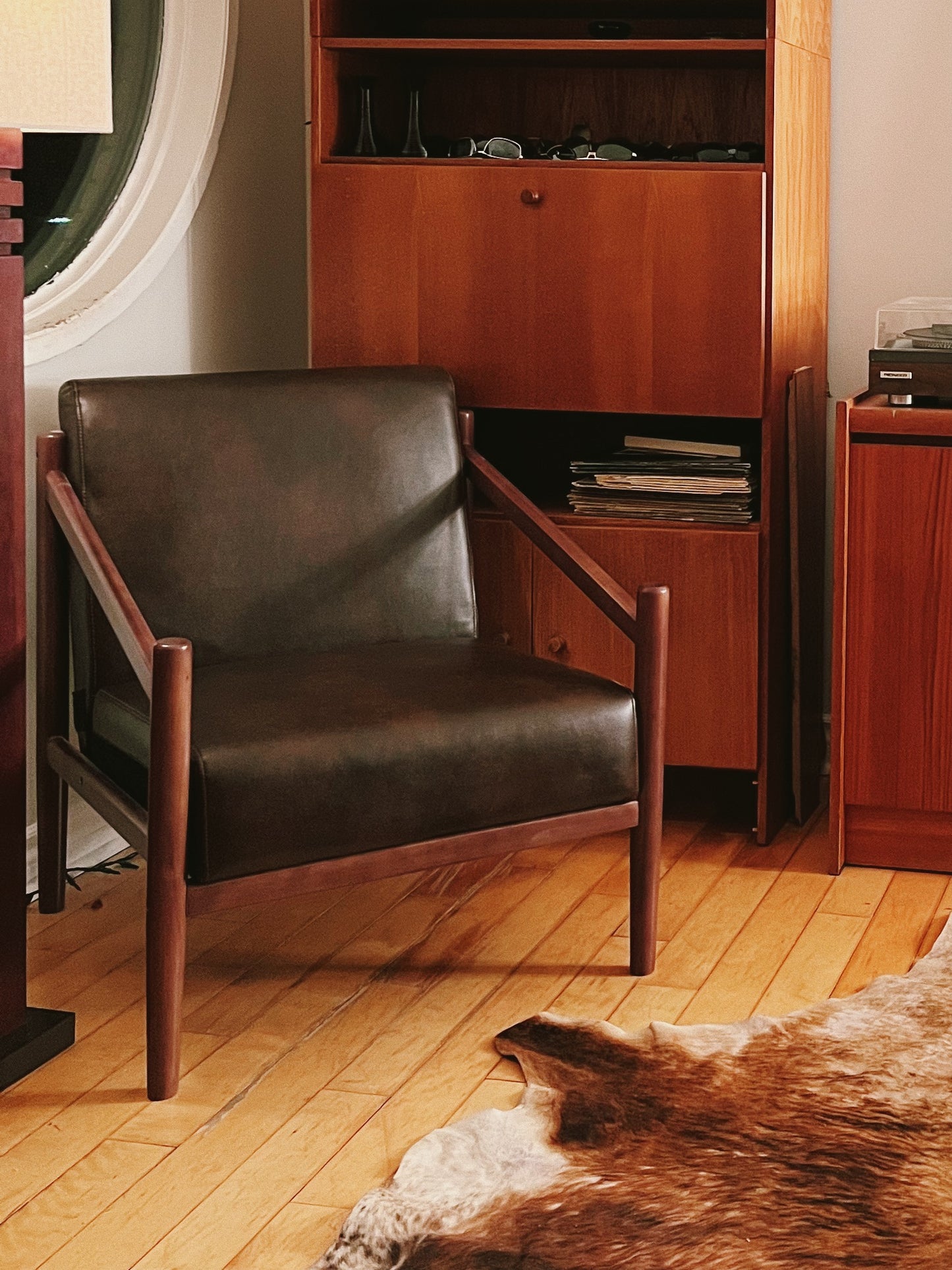 Brown Comfy MCM Style Adjustable Accent Chair