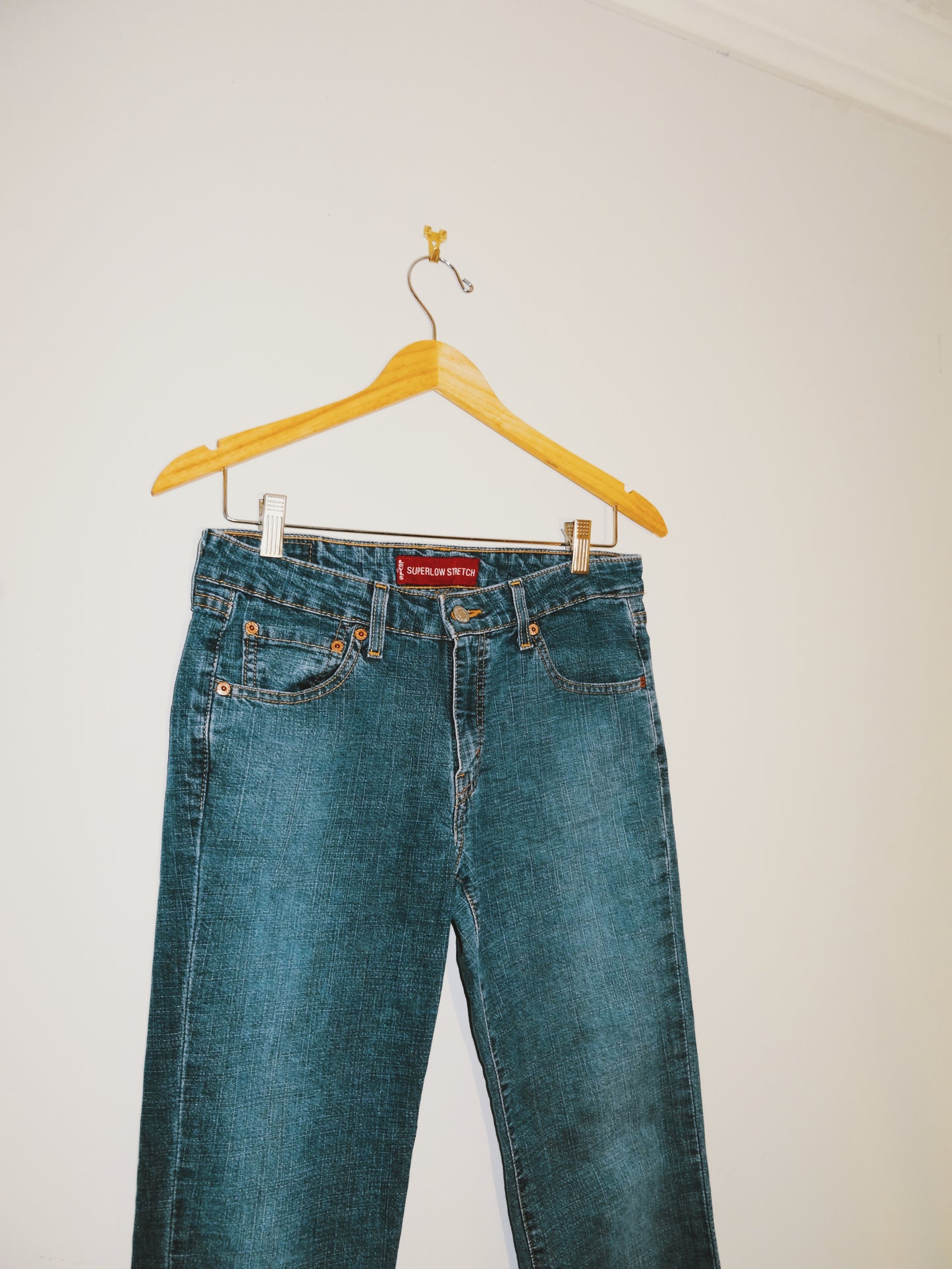 Bootcut Levi’s Superlow 518s