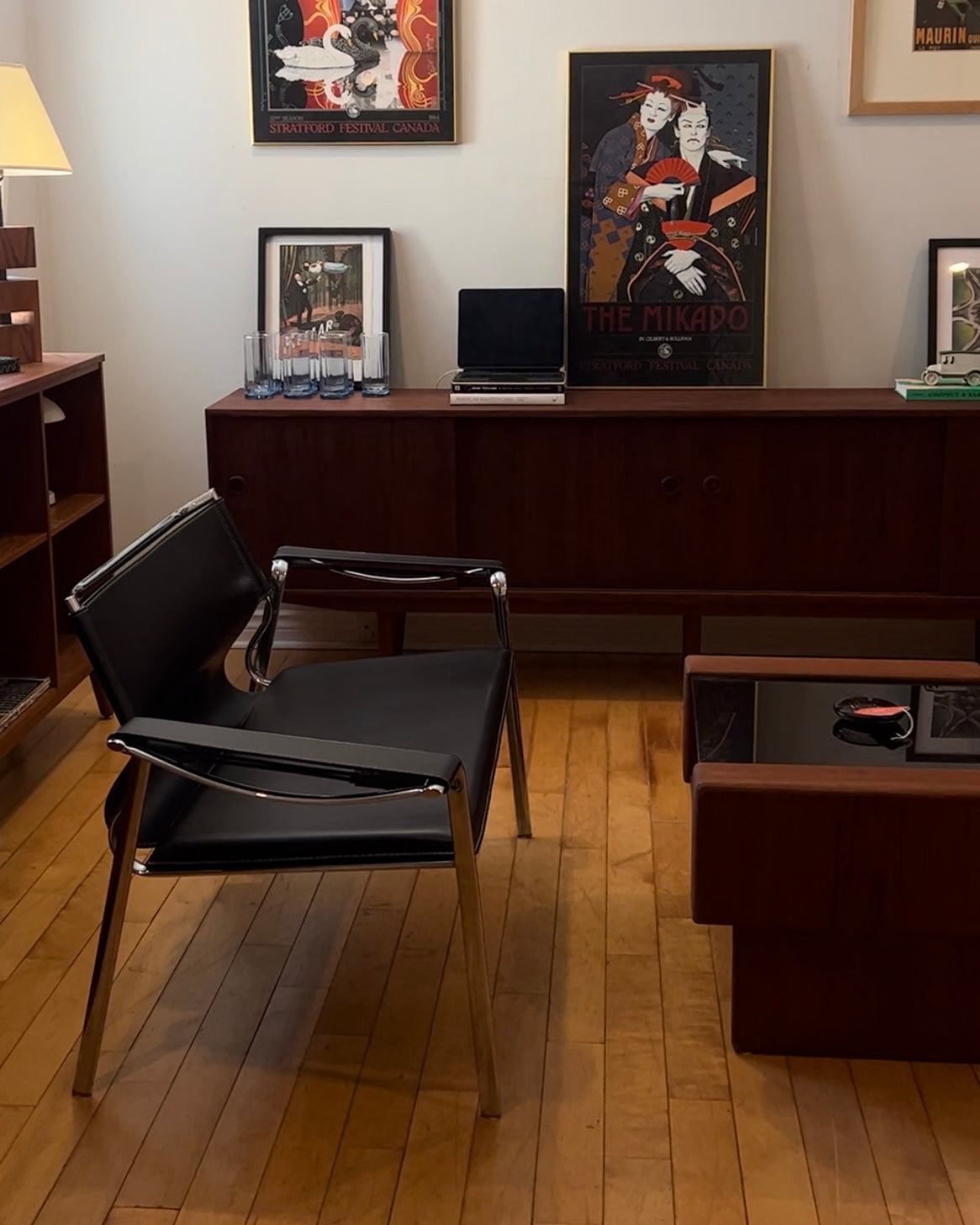 Set of Two Black Leather Love Seats