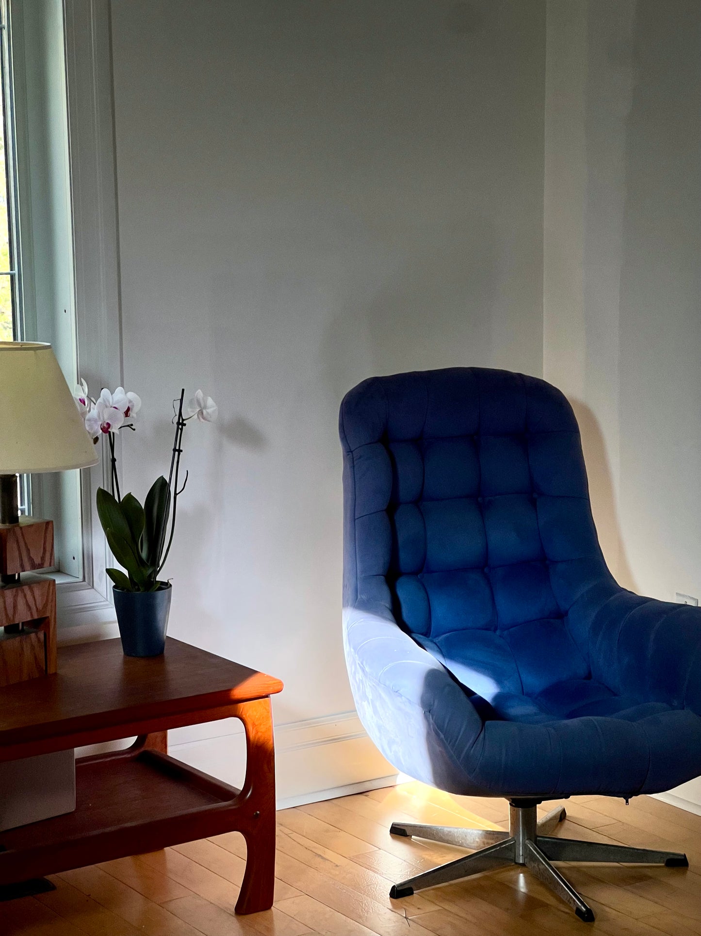 Frank Doerner Scoop Swivel Chair