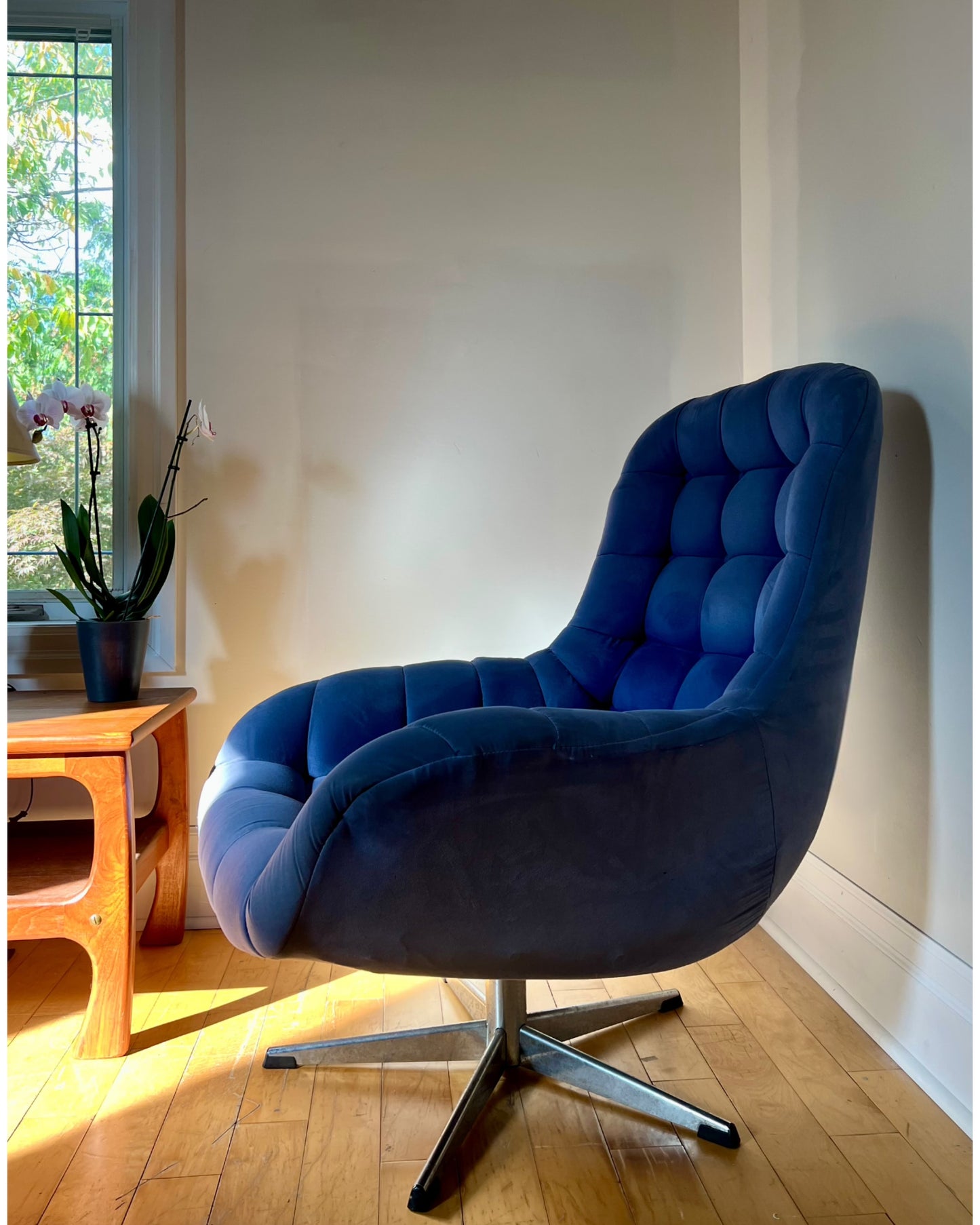 Frank Doerner Scoop Swivel Chair