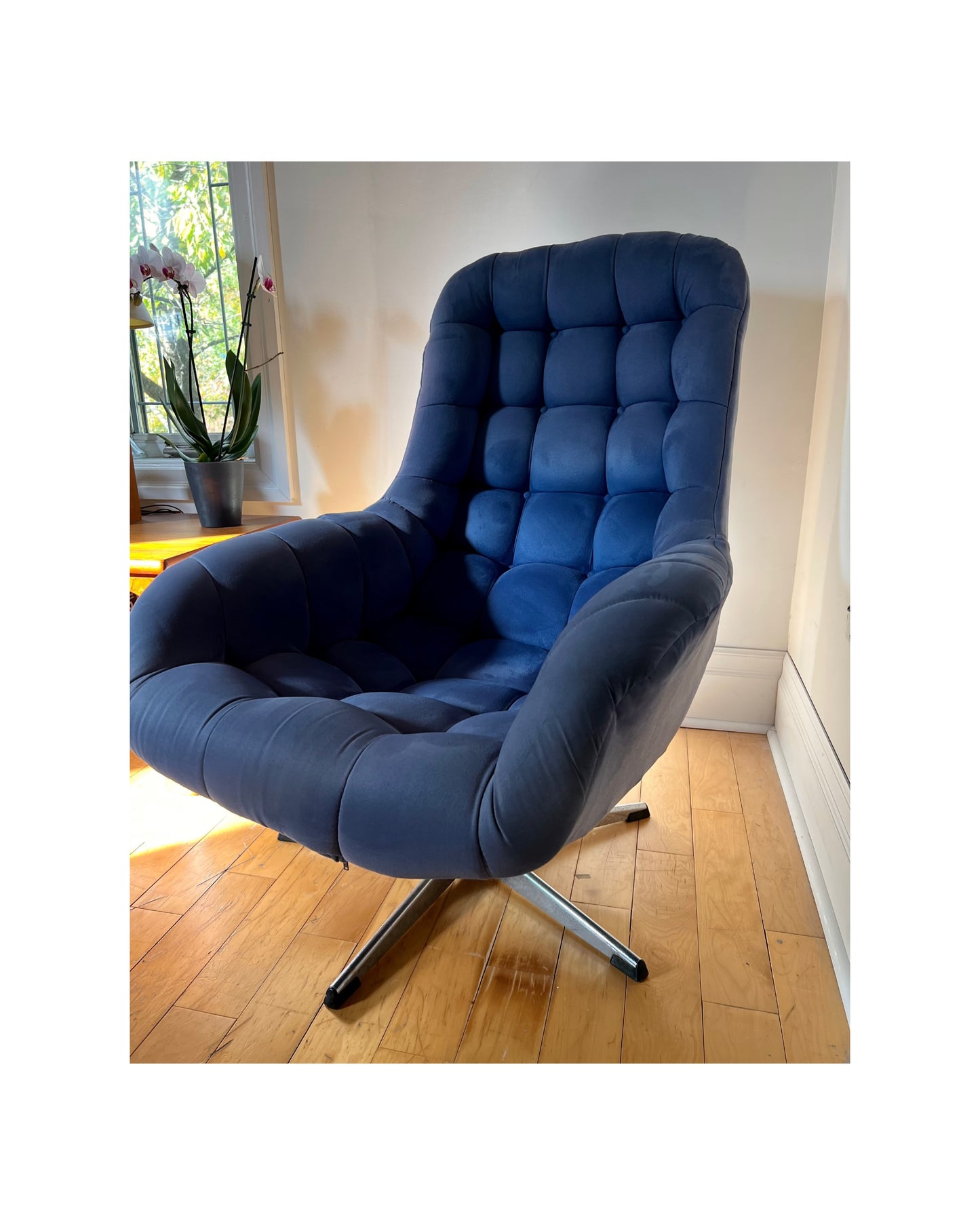 Frank Doerner Scoop Swivel Chair