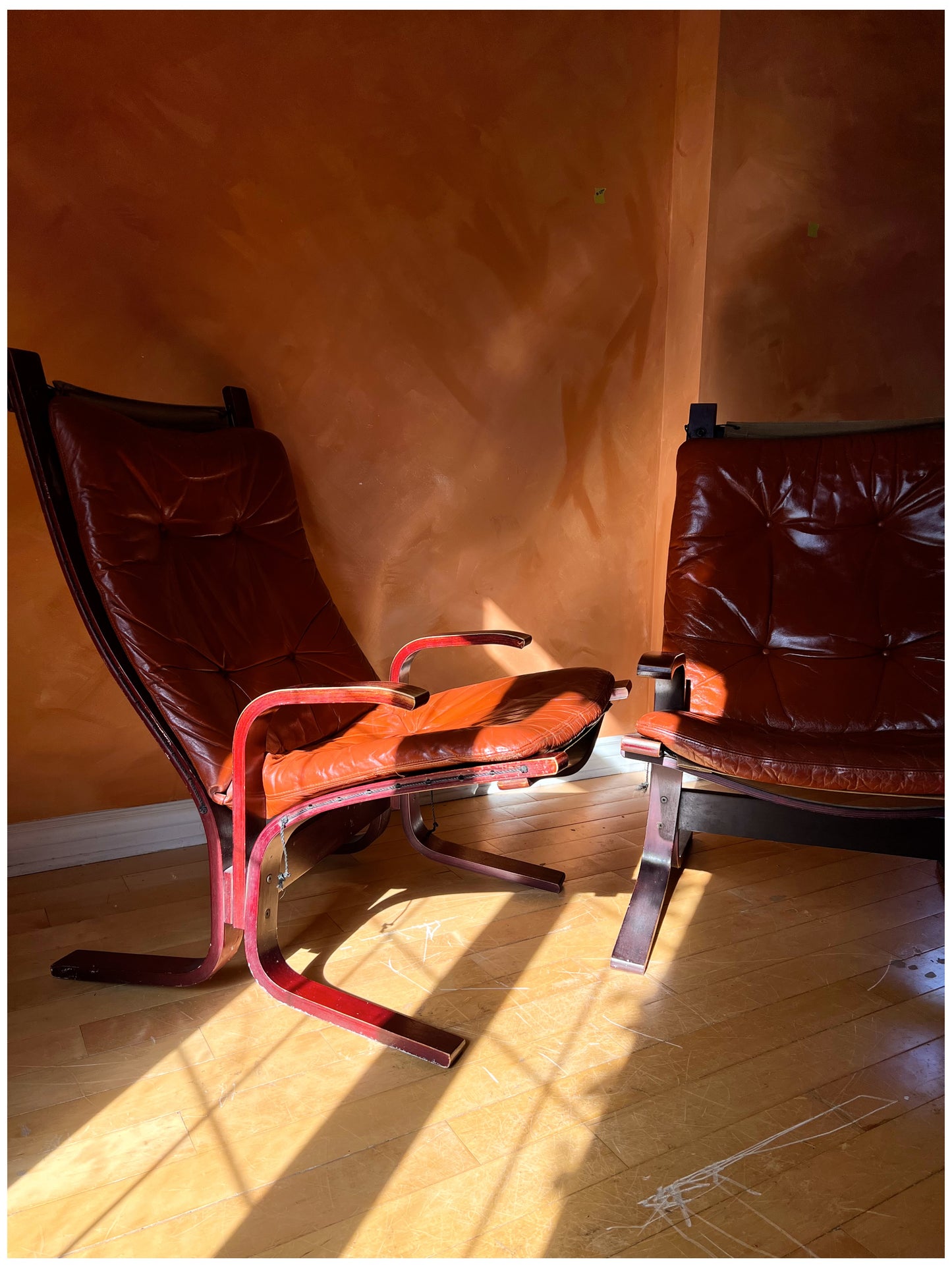 Pair of Leather Easy Chairs Model “Siesta” by Ingmar Relling for Westnofa (1970s)