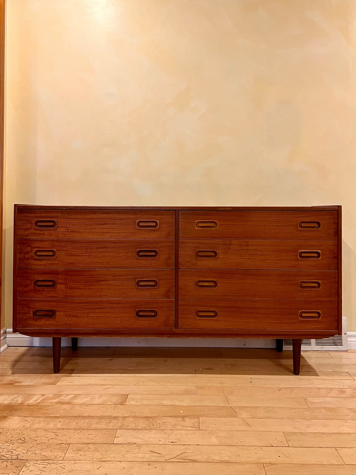 Mid-Century Danish Modern Teak Long Low 6 Drawer Dresser Credenza Drylund