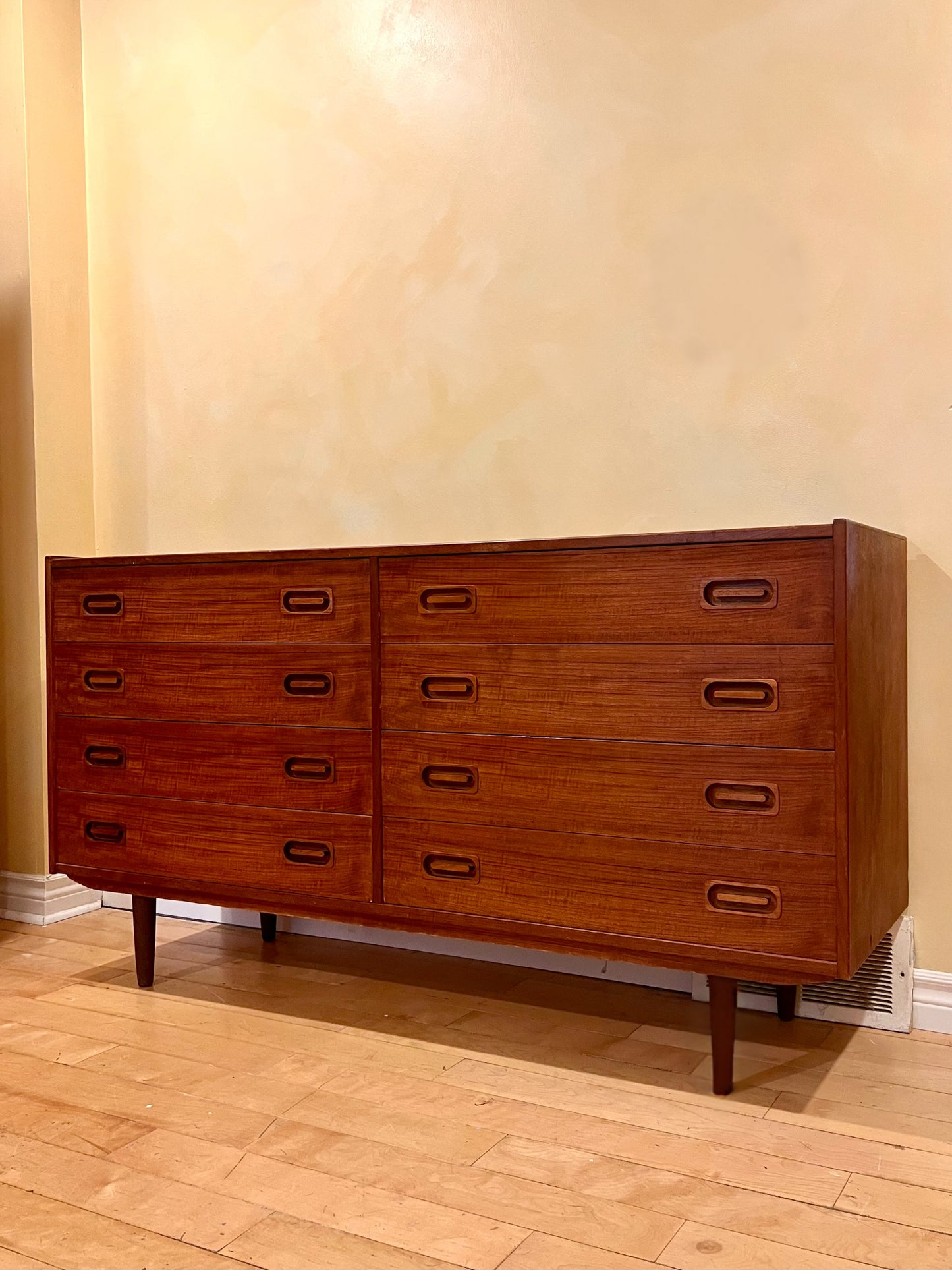 Mid-Century Danish Modern Teak Long Low 6 Drawer Dresser Credenza Drylund
