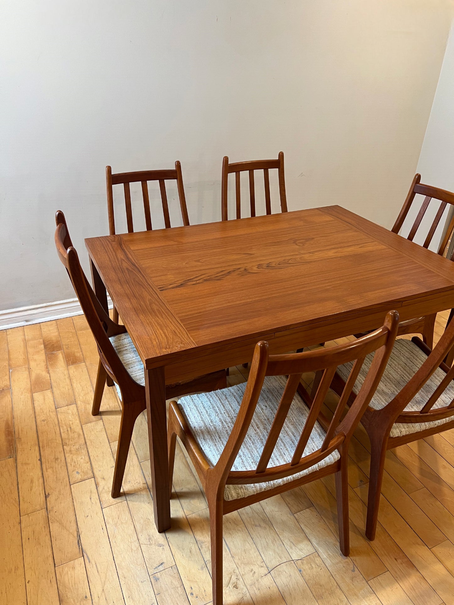 Canadian Teak R.S Associates 51 Two Leaf Dining Table