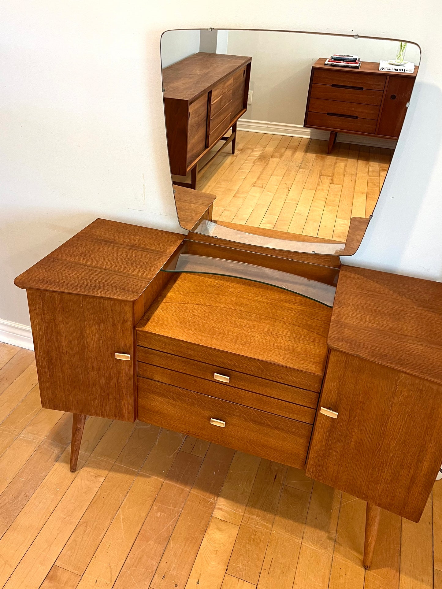 Mid Century Vanity Table