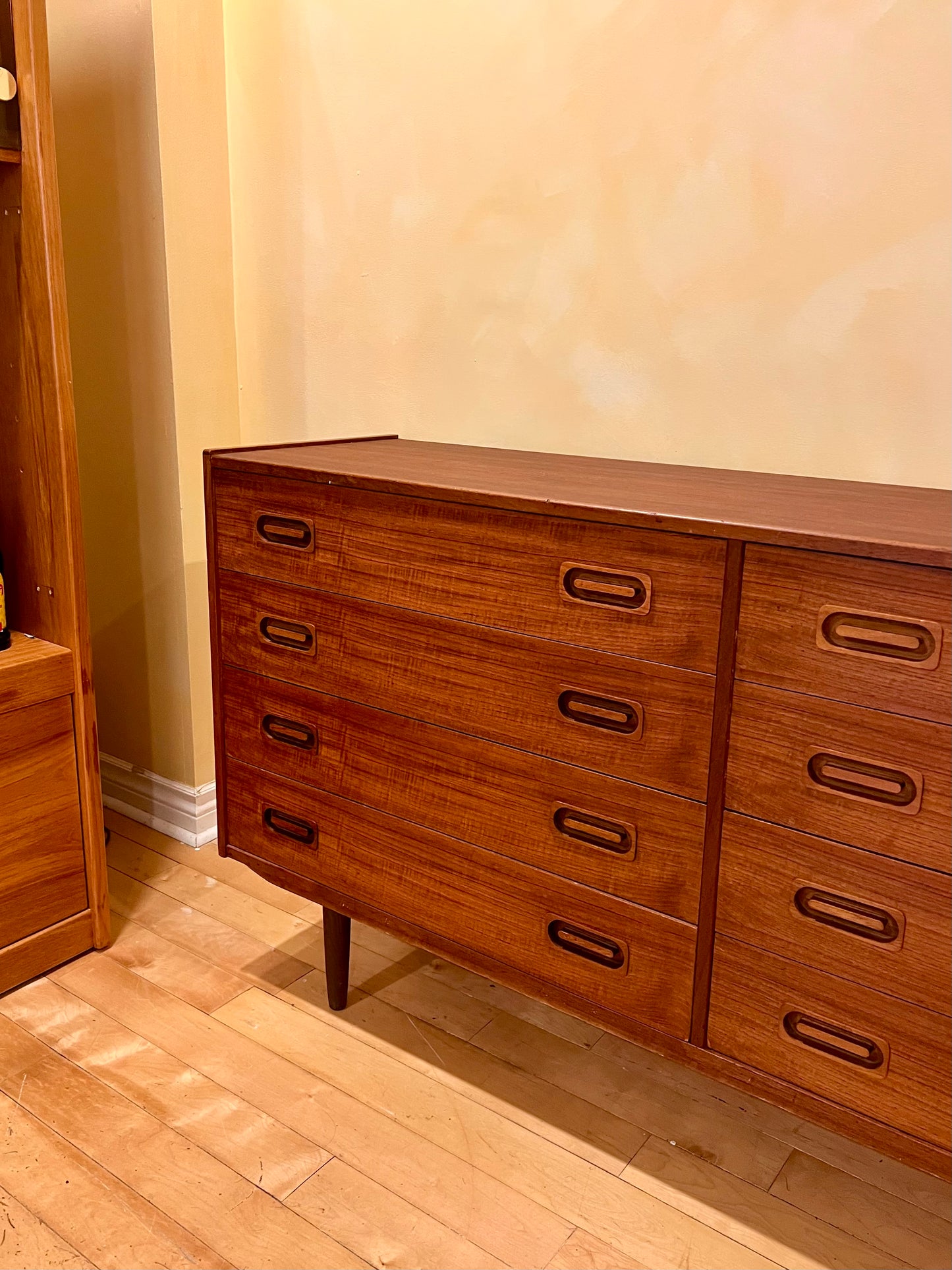 Mid-Century Danish Modern Teak Long Low 6 Drawer Dresser Credenza Drylund
