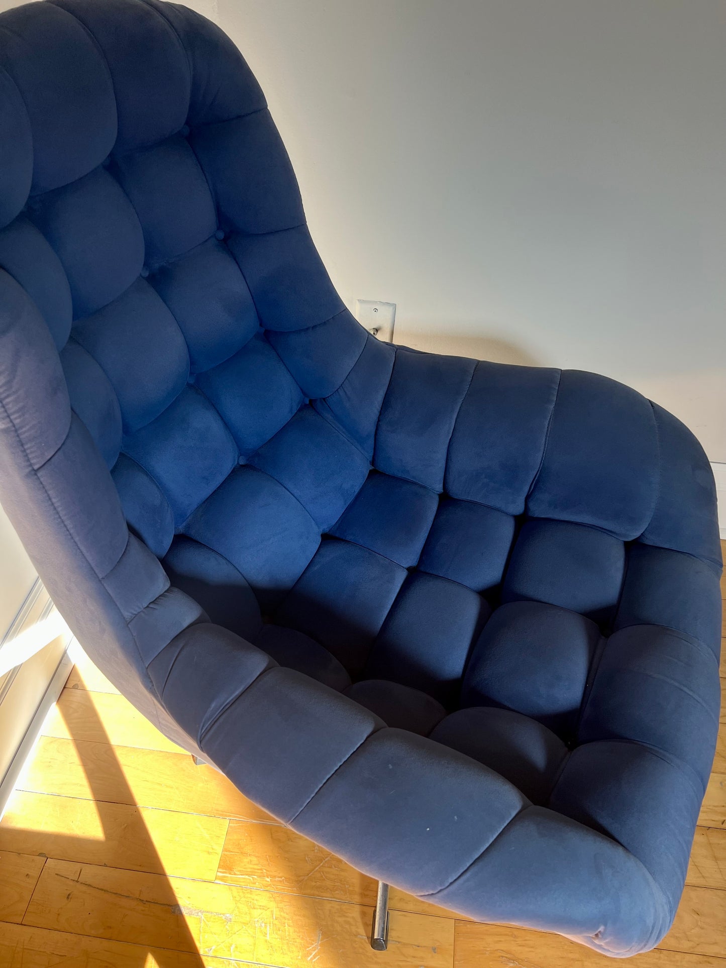 Frank Doerner Scoop Swivel Chair