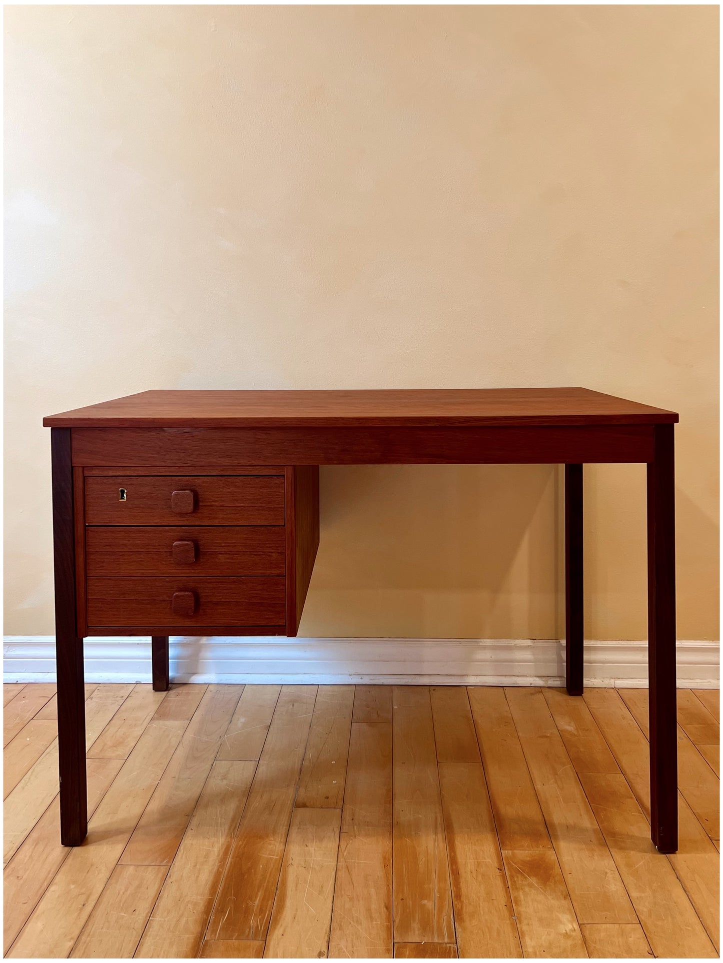 Compact Danish Teak Desk (Domino Møbler)